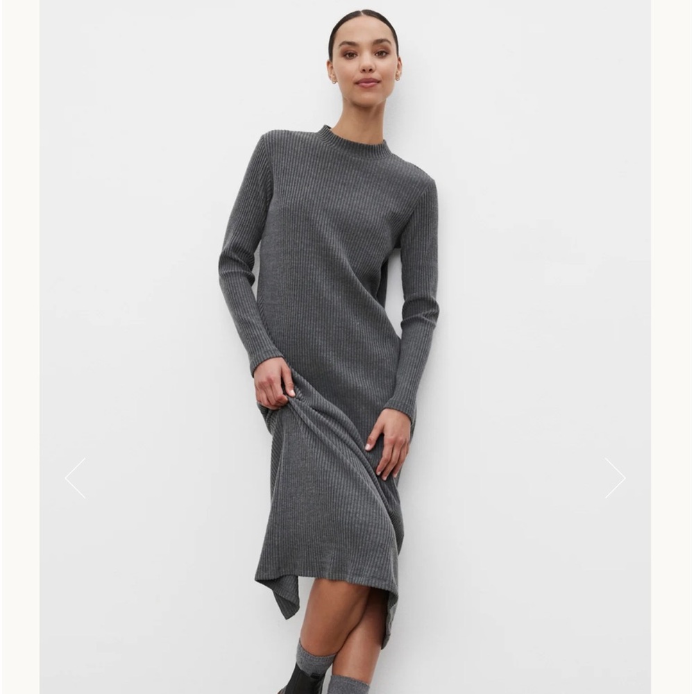 Charcoal Ribbed dress with a split
